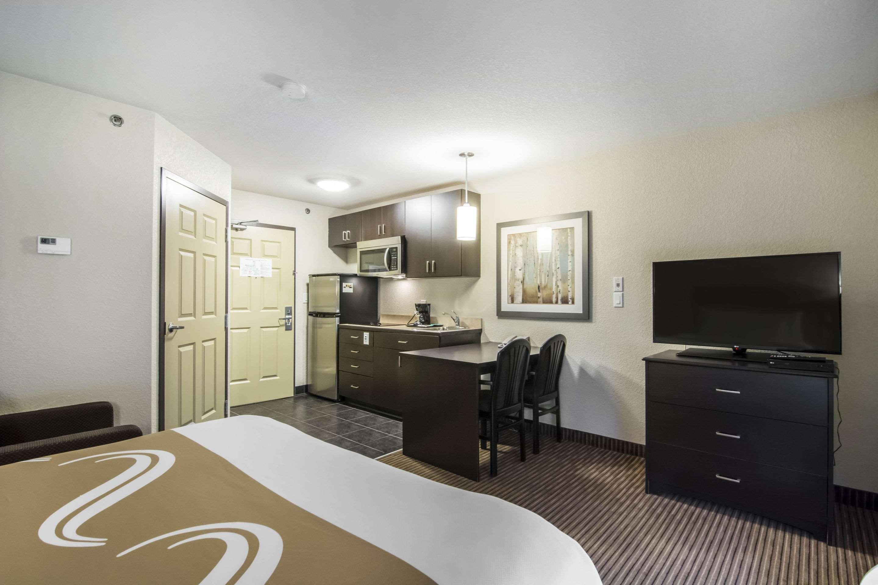 Quality Inn & Suites Thompson Extérieur photo