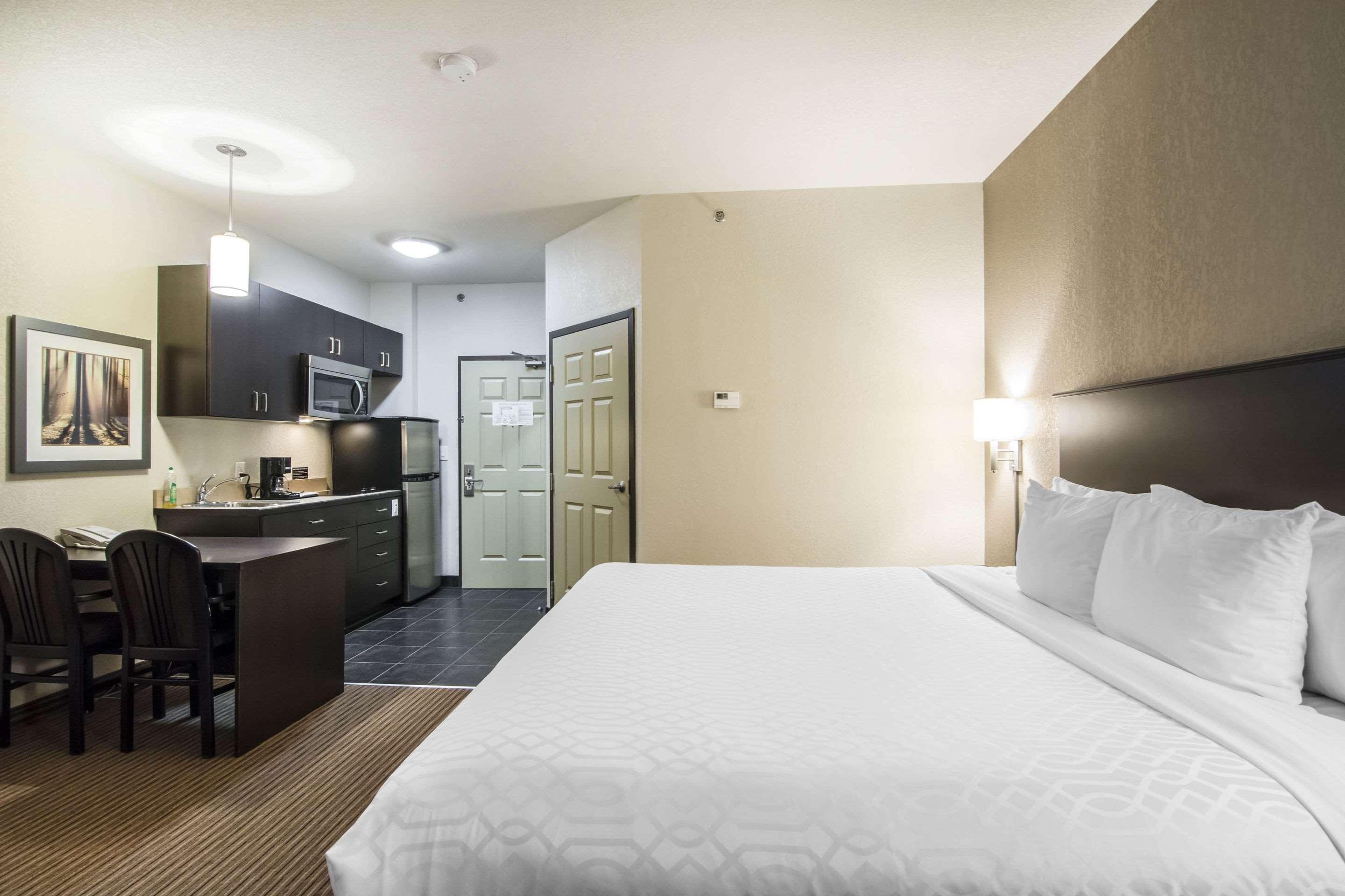 Quality Inn & Suites Thompson Extérieur photo