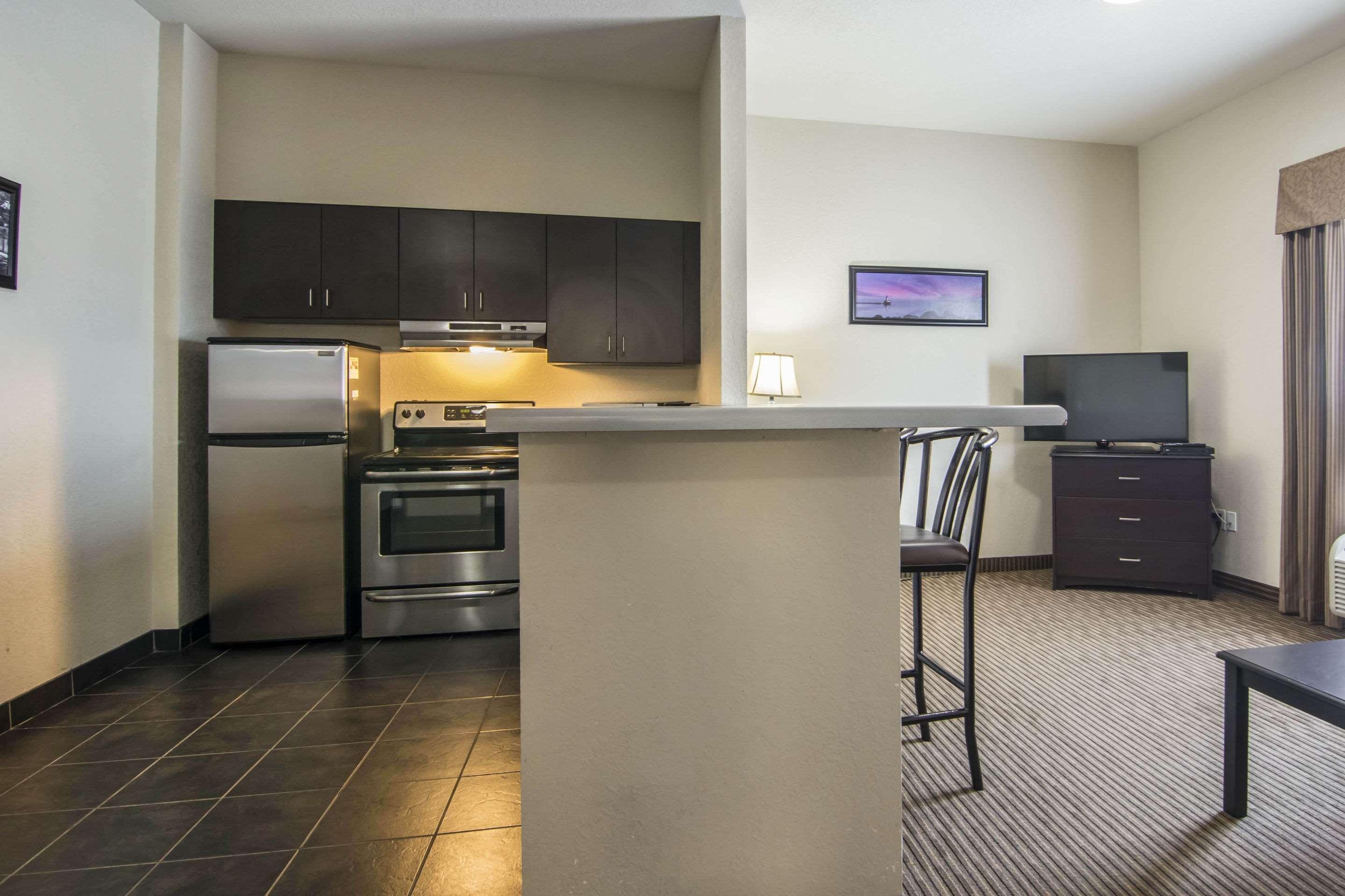 Quality Inn & Suites Thompson Extérieur photo