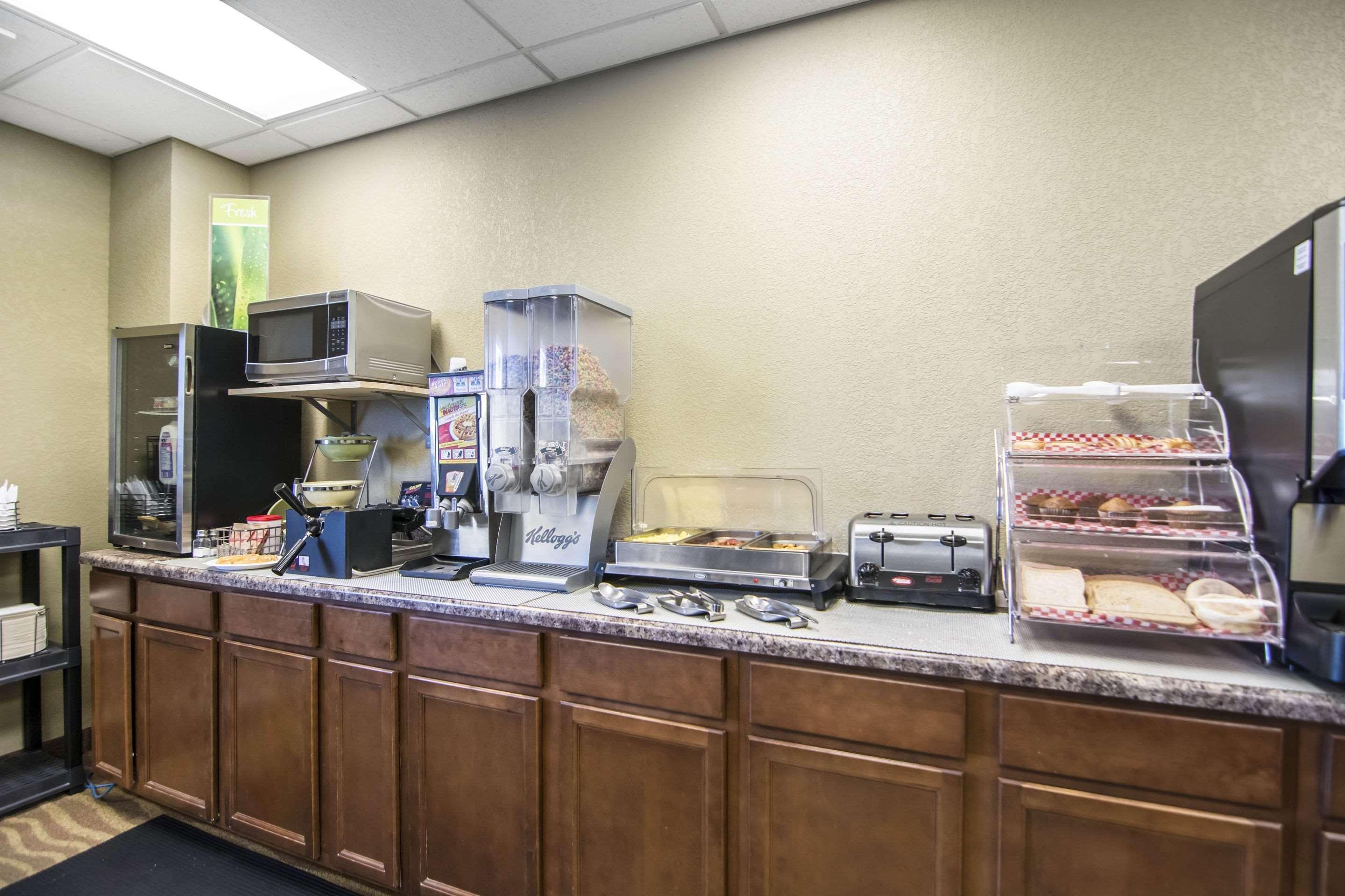 Quality Inn & Suites Thompson Extérieur photo