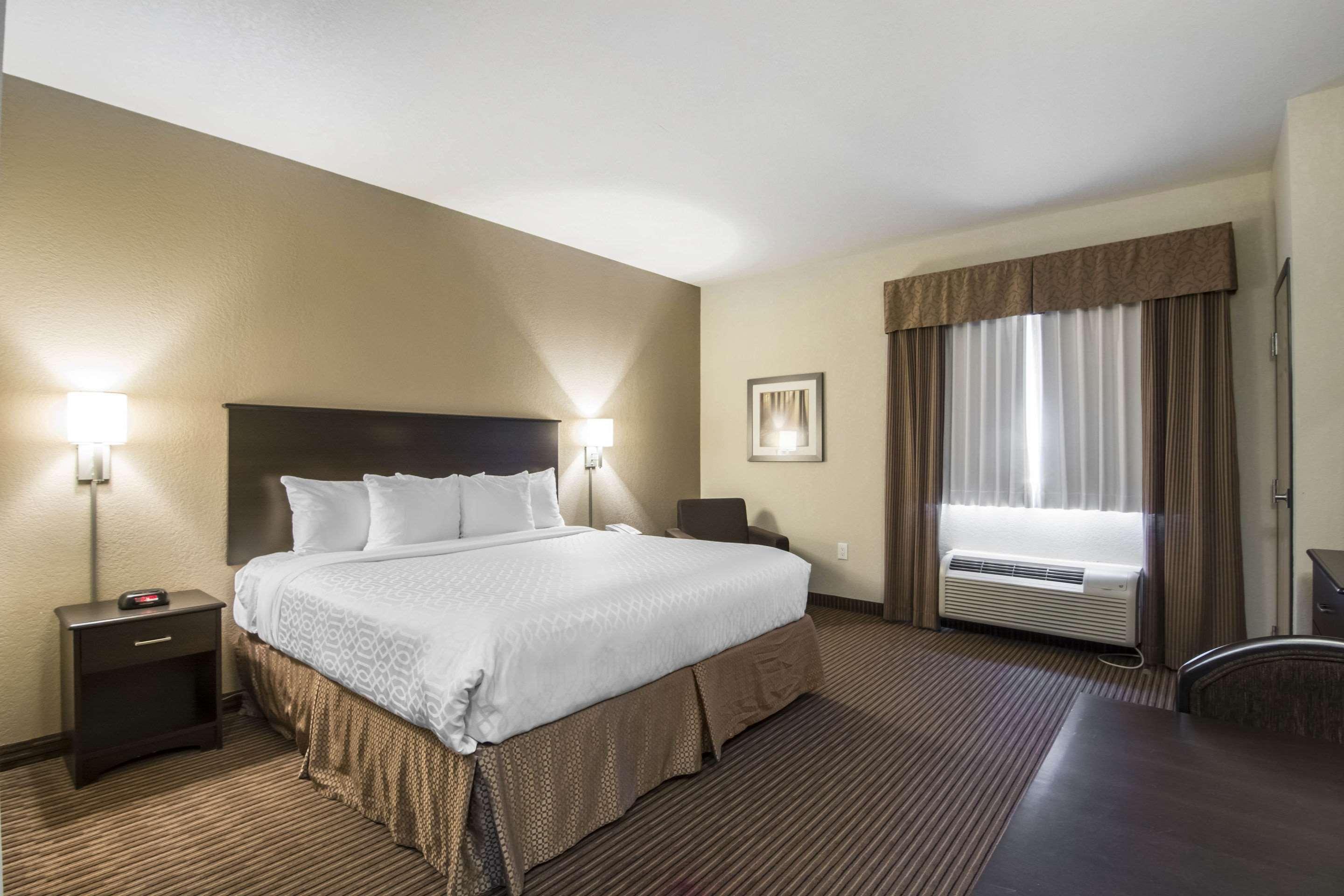 Quality Inn & Suites Thompson Extérieur photo