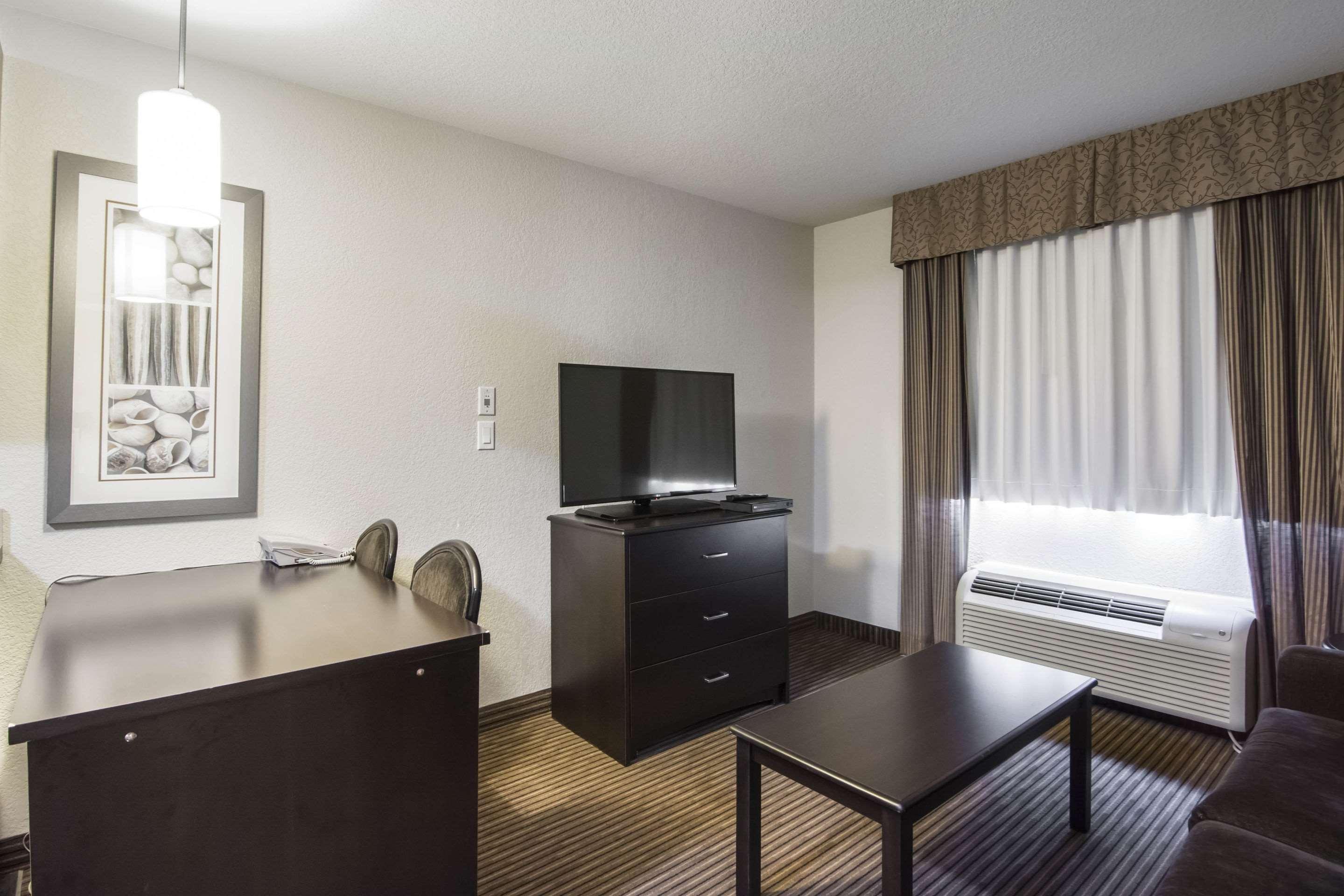 Quality Inn & Suites Thompson Extérieur photo